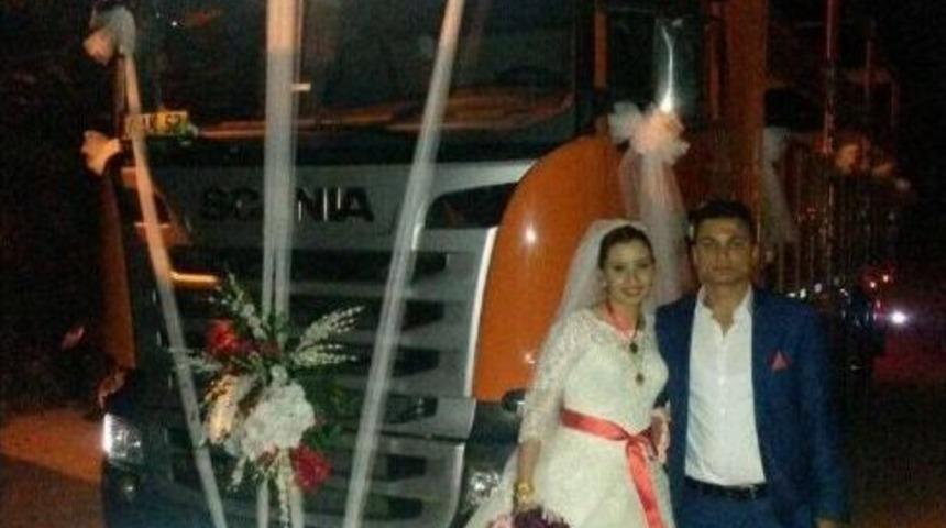 Kamyonunu Gelin Arabası Yaptı