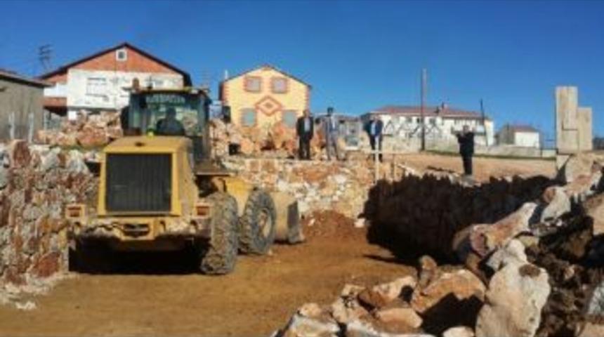 &Ccedil;ambaşı Merkezde Ek Hizmet Binasının Yapımına Başlandı