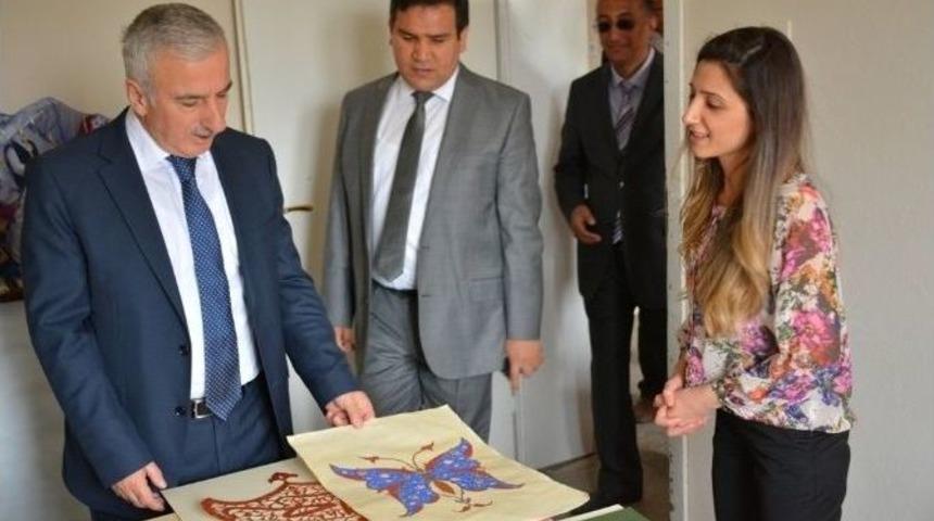 Vali Kam&ccedil;ı, Kurs Merkezini Ziyaret Etti