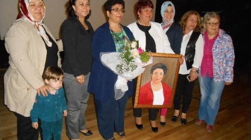 Eskişehirli Şair Minever Sezer&rsquo;in &rsquo;&rsquo;g&uuml;l Burcu&rsquo;&rsquo; Kitabının İmza G&uuml;n&uuml; Yapıldı