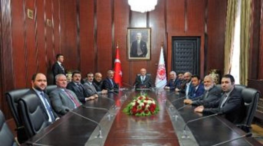 Birlik Vakfı Sakarya Şubesinden Tbmm Başkanı Kahraman&rsquo;a Destek