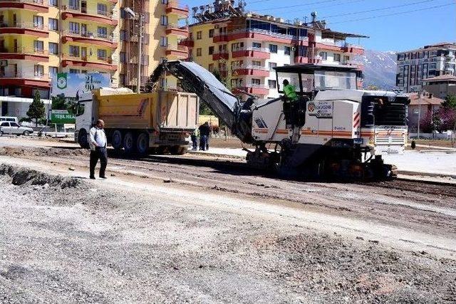 Fahri Kayahan Bulvarı’nda, Çalışmalar Sürüyor