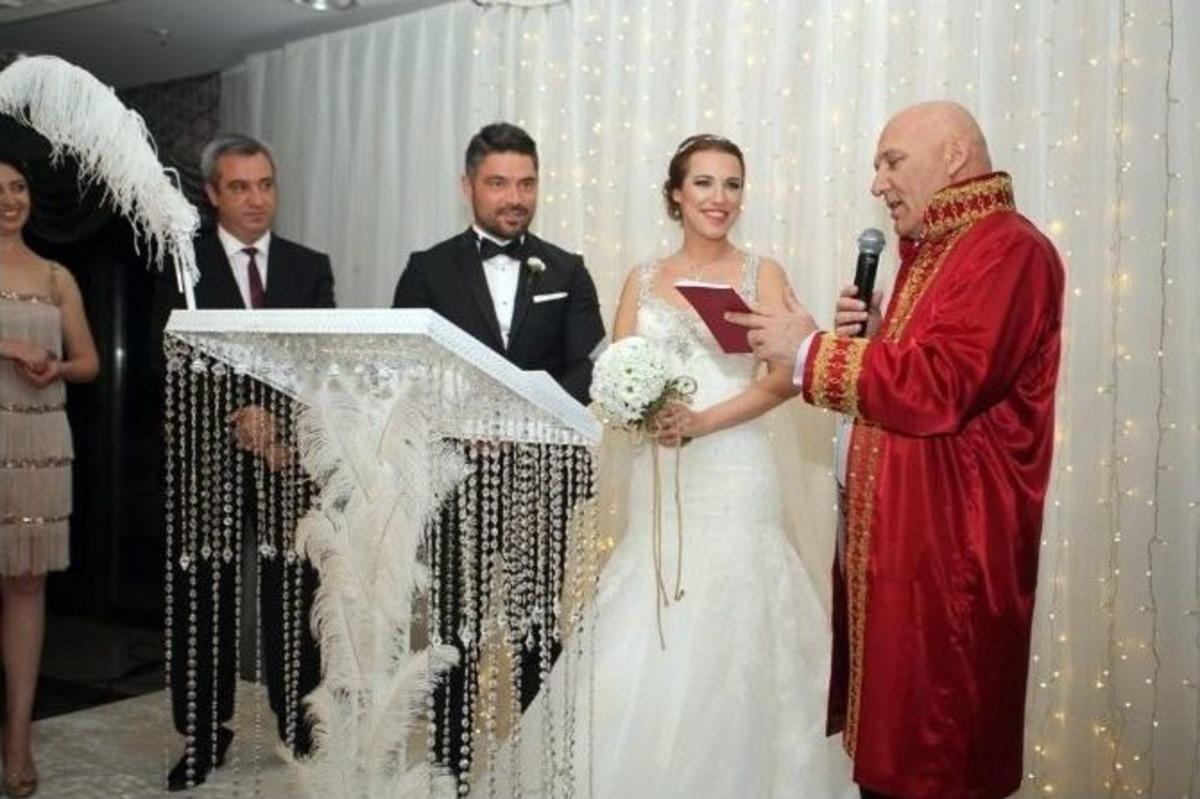 Başkan Altınok &Ouml;z, Gen&ccedil; &Ccedil;iftlerin Nikahını Kıydı