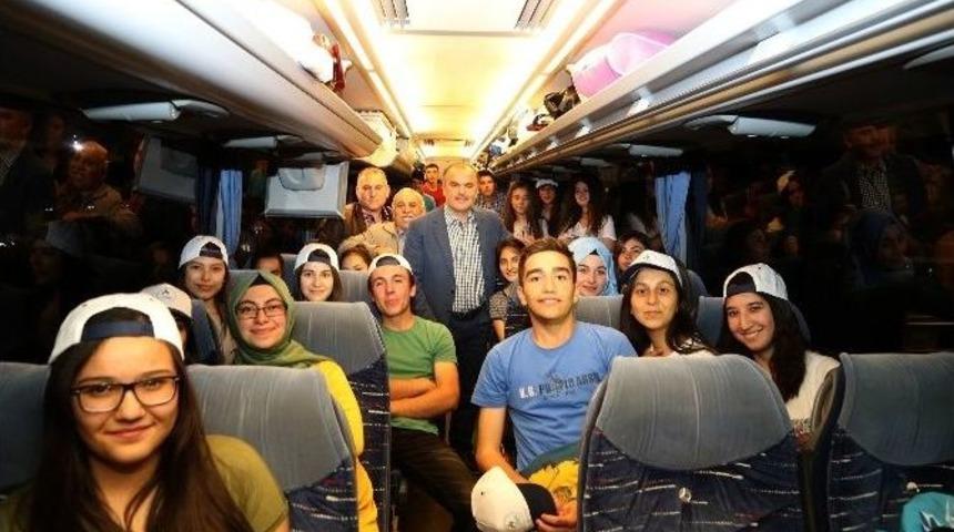 Başkan G&uuml;rlesin, Lise &Ouml;ğrencilerini İstanbul&rsquo;a G&ouml;nderdi