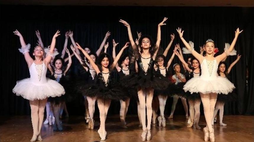 Buca&rsquo;da Geleceğin Balerinlerinden Muhteşem G&ouml;steri