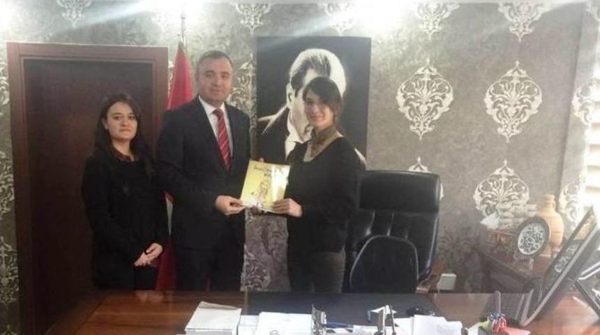Yazar &Ouml;ğretmenden Kaymakam Sarı&rsquo;ya Ziyaret