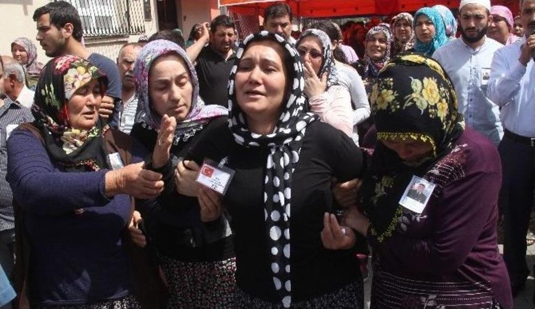 Şehit Eşi, "a&ccedil;ın Bakın O Değildir, O Olamaz" Diyerek Feryat Etti
