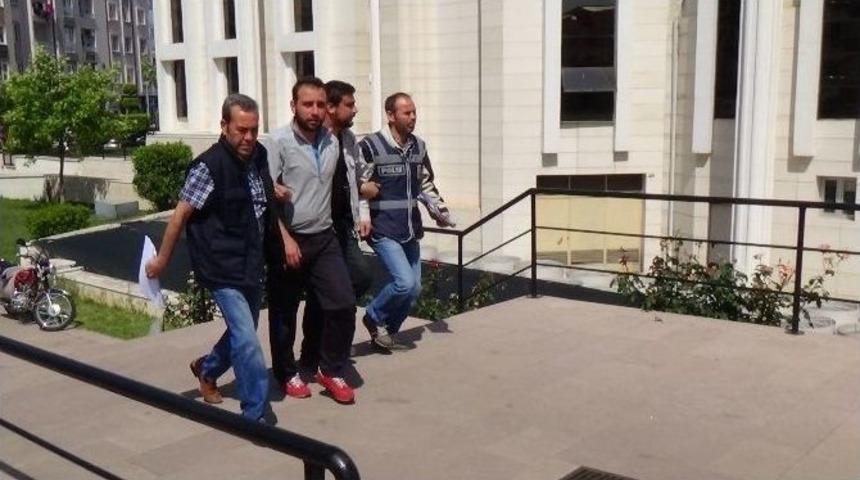 Cinayetten H&uuml;k&uuml;ml&uuml; İki Firari Mahkum Polisin Dikkati Sayesinde Yakalandı