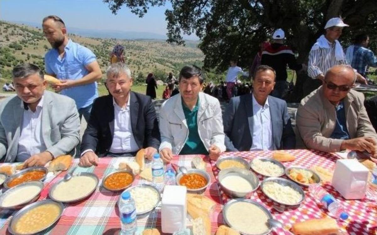 Şatırlar Mahallesinde 10. Geleneksel Hayır Yemeği