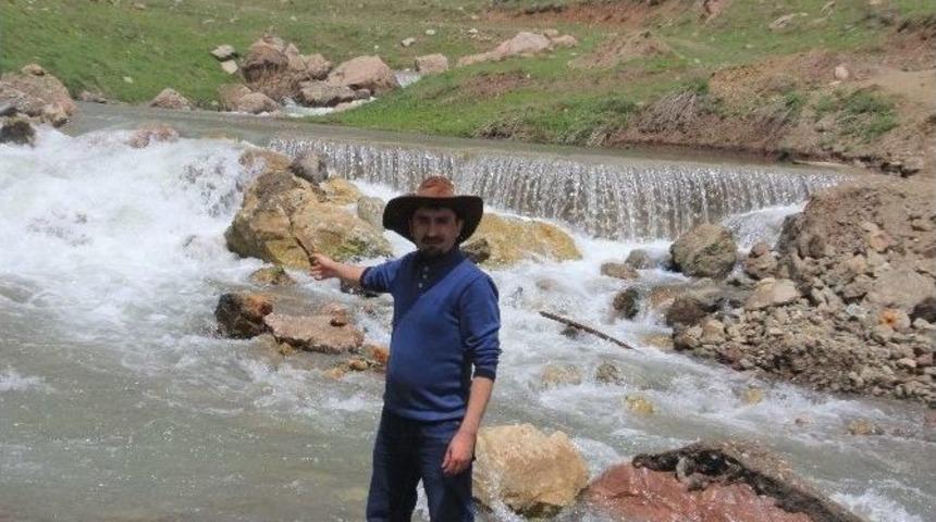 Eriyen Karlar İ&ccedil;me Suyu Şebekesine Zarar Veriyor