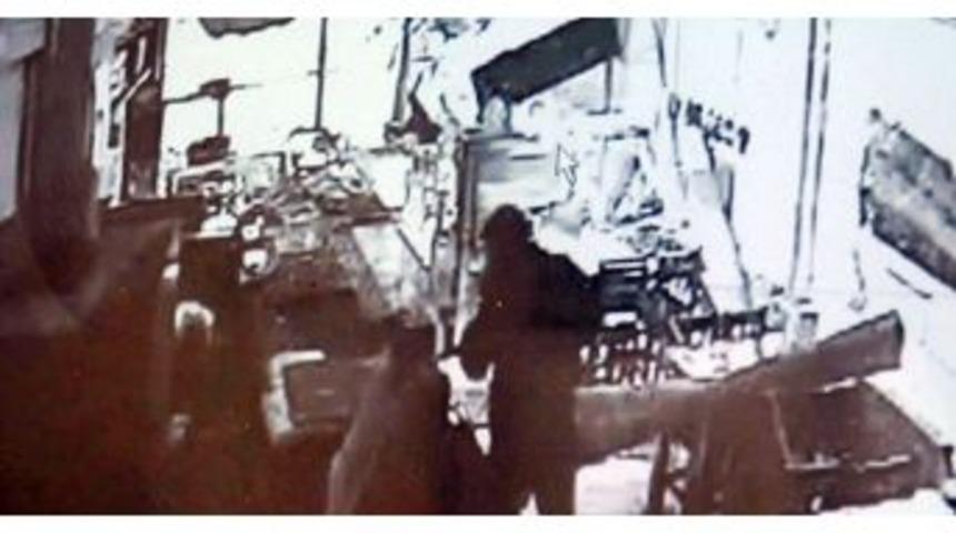 Gaziantep&rsquo;teki Patlama Anında Yaşananlar, &Ccedil;evredeki G&uuml;venlik Kamerasına Yansıdı