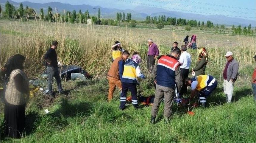 Seydişehir&rsquo;de Otomobil Sulama Kanalına U&ccedil;tu: &Uuml;&ccedil; Yaralı