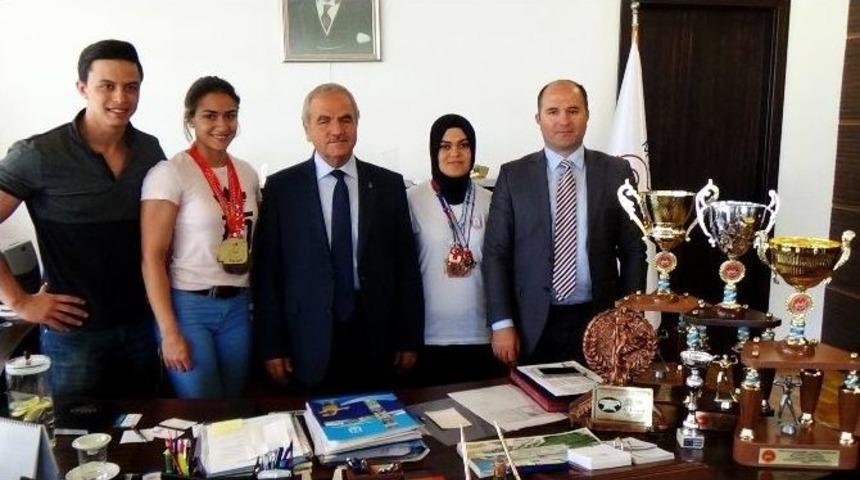 Altın Kızlar Avrupa Yolcusu