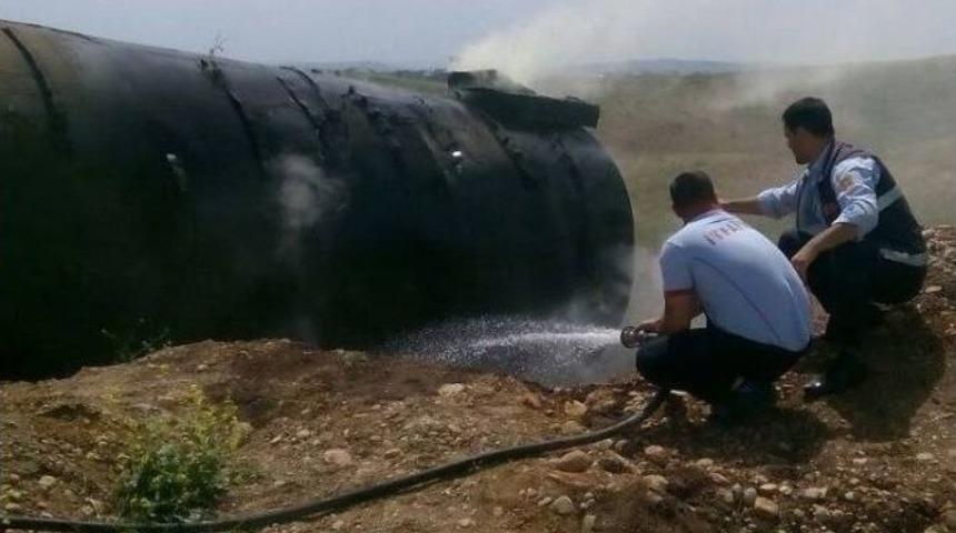 Kahta&rsquo;da Yol Kenarında Bulunan Petrol Tankı Alev Aldı