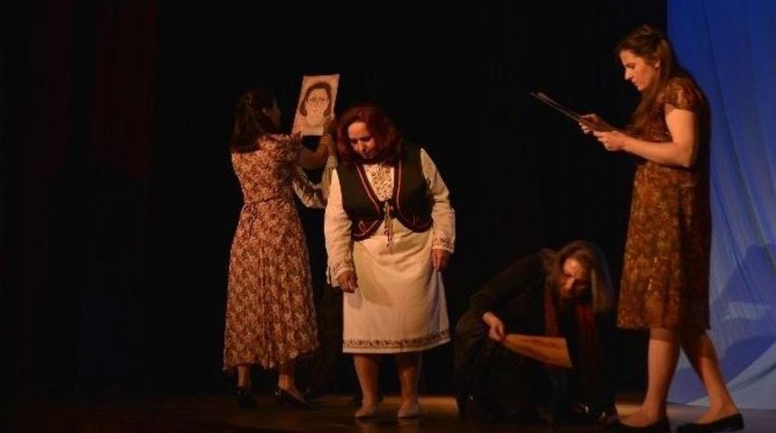 &ldquo;nazım Ormanında G&uuml;nd&uuml;z Gece&rdquo; Oyunu Sahnelendi