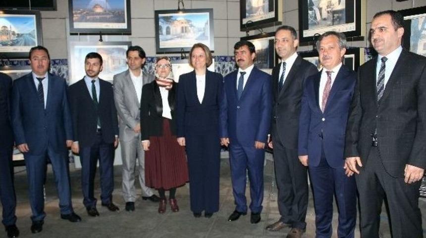 Bezmialem Valide Sultan&rsquo;ı Anma Haftası Etkinlikleri Fotoğraf Sergisiyle Başladı