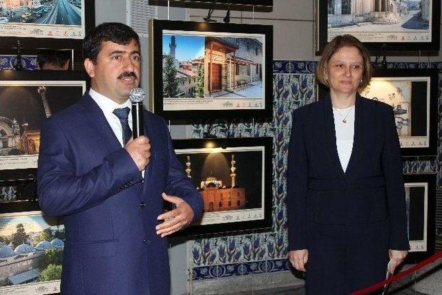 Bezmialem Valide Sultan’ı Anma Haftası Etkinlikleri Fotoğraf Sergisiyle Başladı