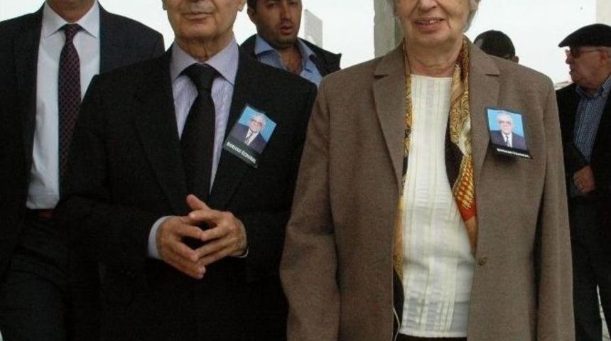 Eski Cumhurbaşkanı Sezer, Arkadaşı Burhan &Ouml;zd&uuml;ral&rsquo;ın Cenaze T&ouml;renine Katıldı