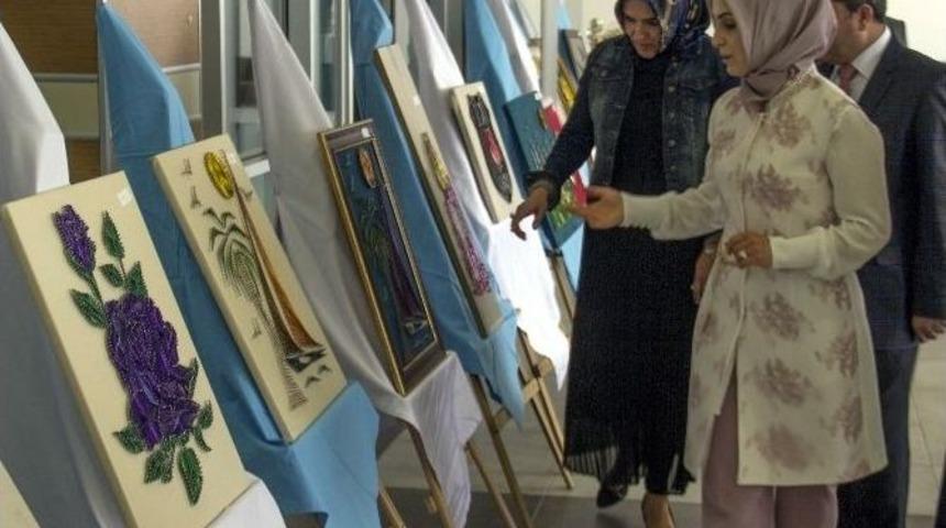 Eş Başkandan Kızların Sergisine Ziyaret