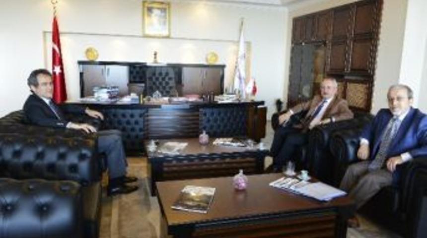 Orman B&ouml;lge M&uuml;d&uuml;r&uuml; Beşer Ve M&uuml;ft&uuml; &Ouml;zt&uuml;rk Rekt&ouml;r &Ouml;zer&rsquo;i Ziyaret Etti