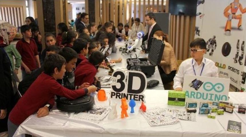 Robotlar Erzurum&rsquo;da G&ouml;r&uuml;c&uuml;ye &Ccedil;ıktı