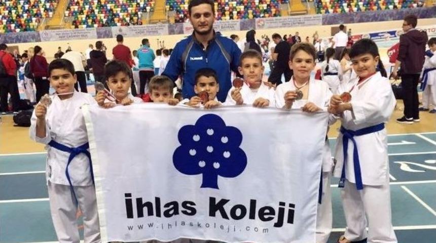 İhlas Koleji Rakiplerine Tatamiyi Dar Etti