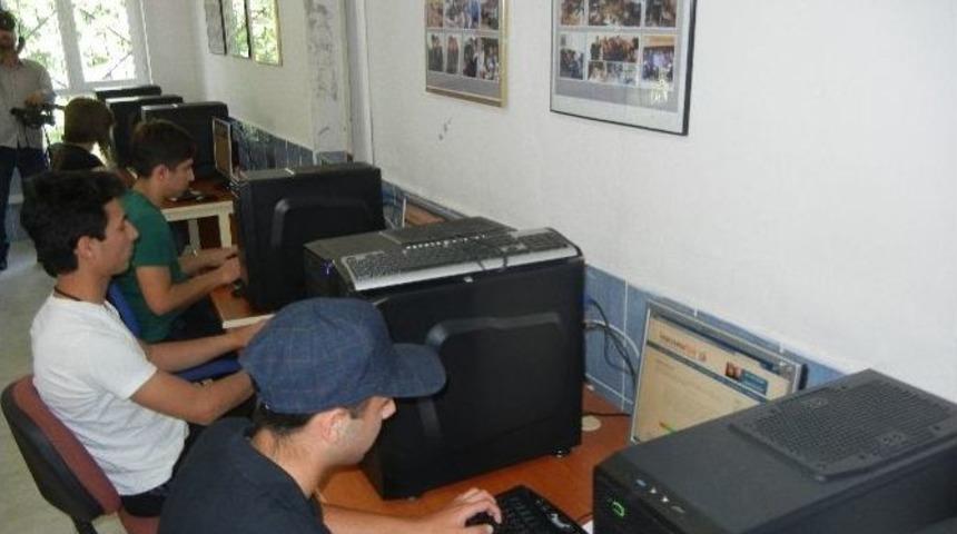 Klavye Şampiyonasına Katıldılar