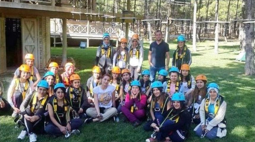 &Uuml;niversite &Ouml;ğrencileri Macera Parkı&rsquo;nda