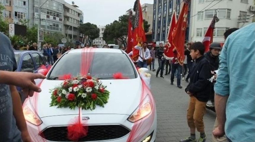 Burhaniye&rsquo;de D&uuml;ğ&uuml;n Alayı Cumhuriyet Meydanında Halay &Ccedil;ekti