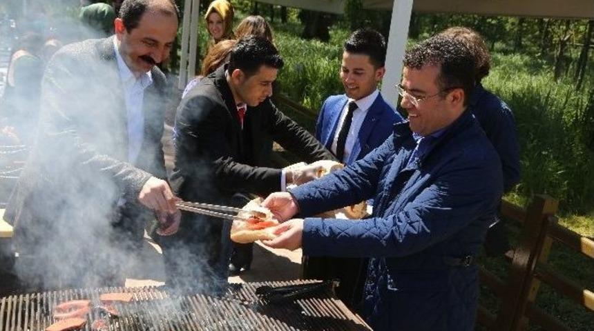 Karaaslan, G&ouml;ksel Ve Taş&ccedil;ı&rsquo;dan Gen&ccedil;lere Jest