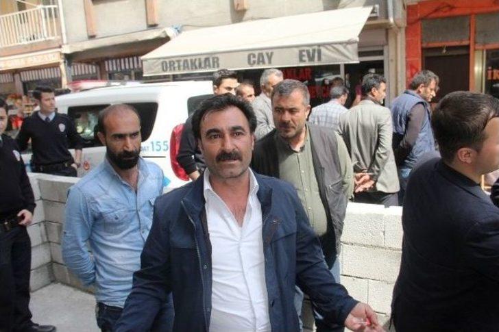 Yola Duvar Örüp İkiye Ayırdı G1