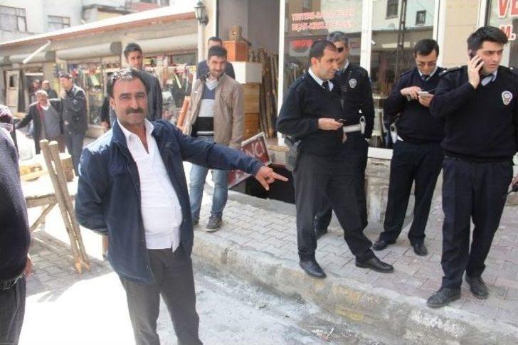 Yola Duvar Örüp İkiye Ayırdı G4