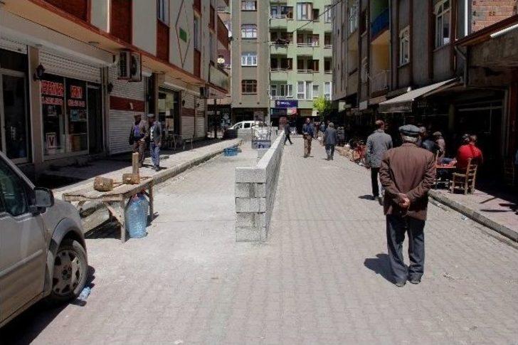 Yola Duvar Örüp İkiye Ayırdı G5