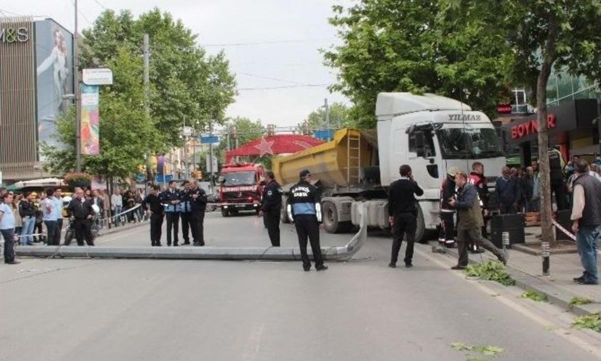 Bağdat Caddesinde Hafriyat Kamyonu Dehşeti