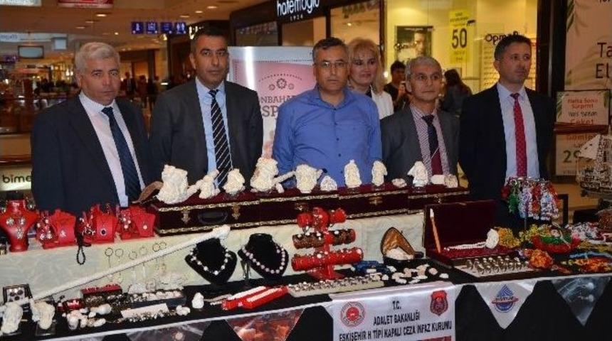 Espark&rsquo;da Tutuklu Ve H&uuml;k&uuml;ml&uuml;lerin Eserleri Sergileniyor