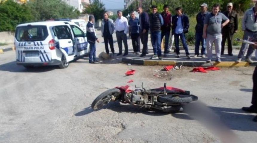 Kamyonetle Motosiklet &Ccedil;arpıştı: 1 &Ouml;l&uuml;