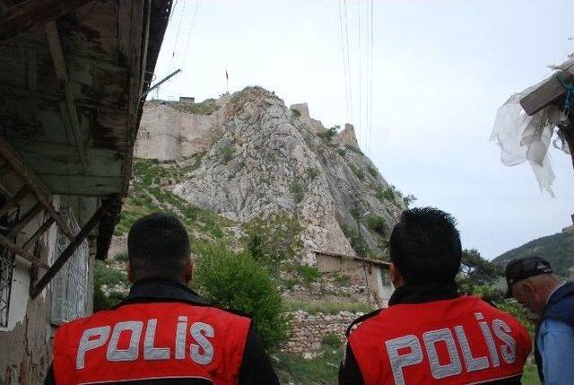Tokat Kalesi&rsquo;nden Taş D&uuml;şme Riskine Karşı &Ouml;nlem 1