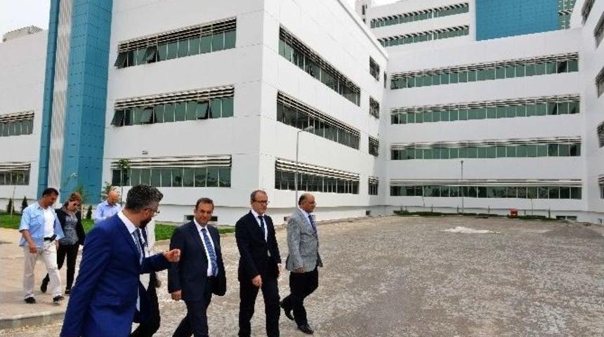 Vali Türker Yeni Kepez Devlet Hastanesi’nde İncelemelerde Bulundu