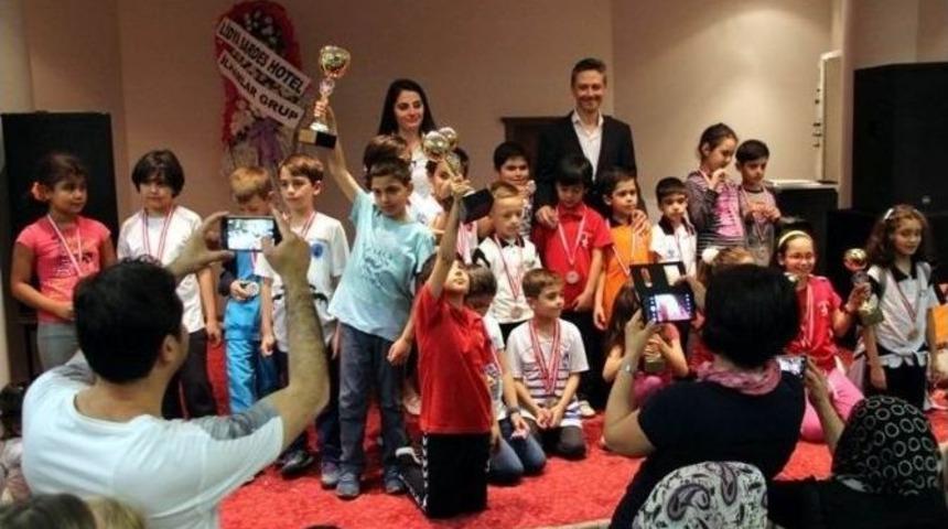 Satran&ccedil; Ustaları Salihli&rsquo;de Buluştu