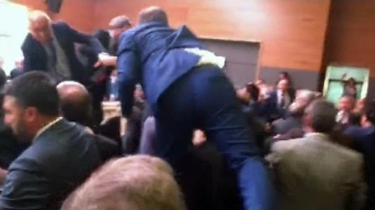 Anayasa Komisyonu&rsquo;nda Kavga