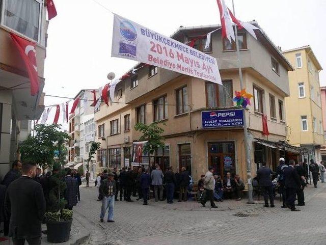 Belediye Meclisi Köy Kahvehanesinde Toplandı