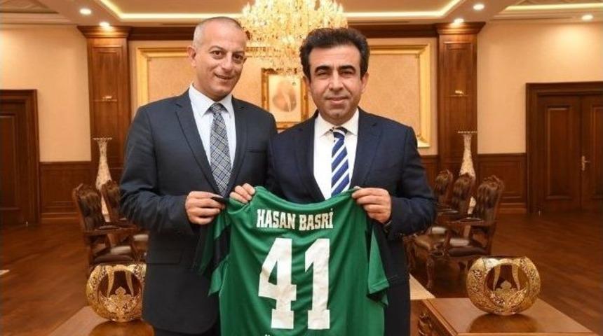 Kocaelispor&rsquo;dan Vali G&uuml;zeloğlu&rsquo;na Teşekk&uuml;r Ziyareti