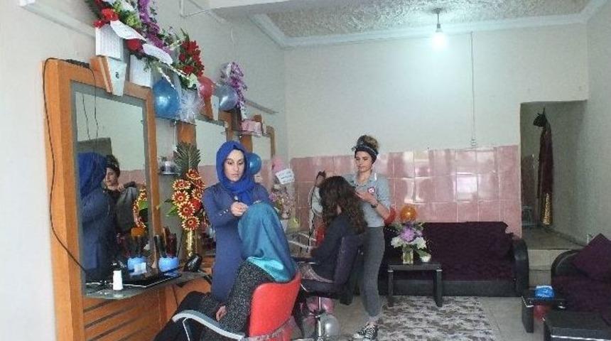 A&ccedil;ılışa &Ouml;zel &Uuml;cretsiz Sa&ccedil; Kesimi