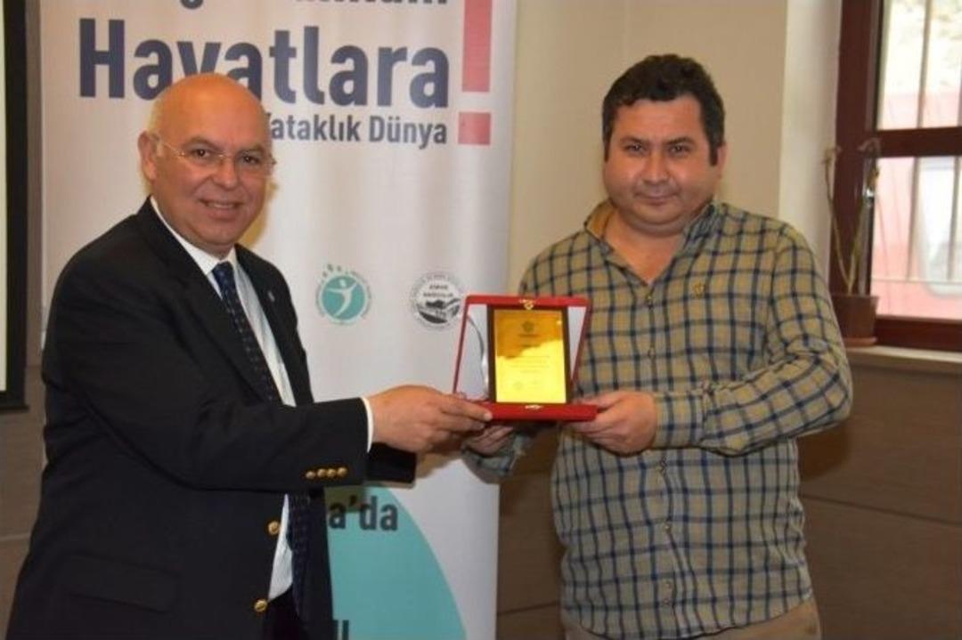 &ldquo;bir Yataklık D&uuml;nya&rdquo; Projesine Destek Verenlere Plaket Verildi