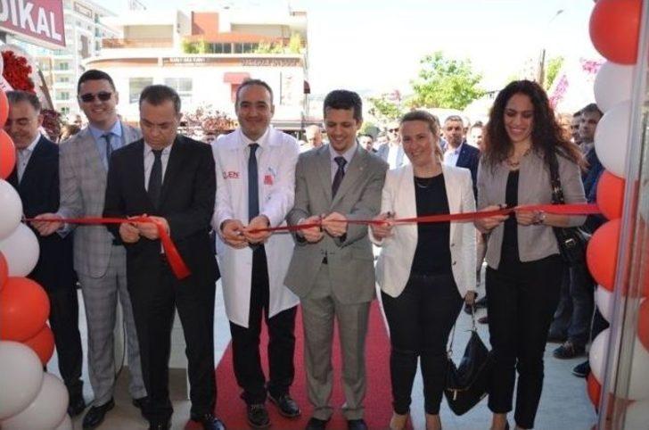 En Eczanelerin İlk Halkası İzmir’de Açıldı