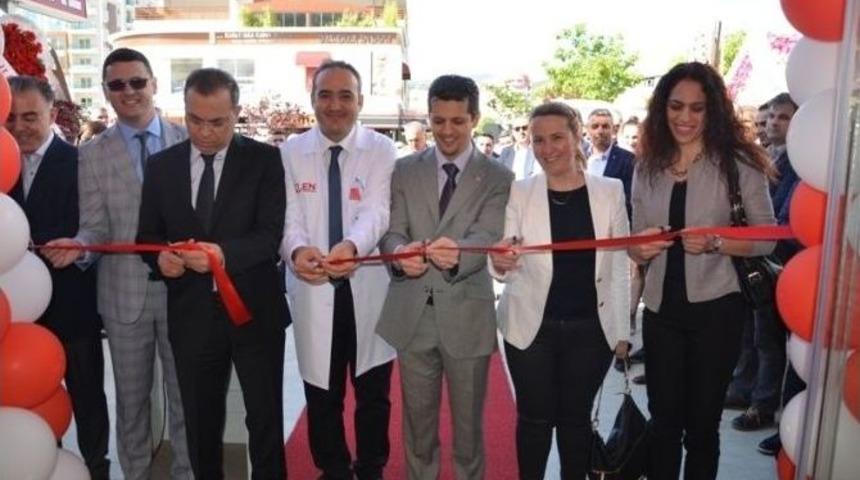 En Eczanelerin İlk Halkası İzmir&rsquo;de A&ccedil;ıldı