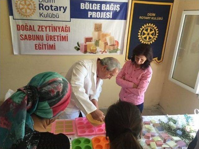 Rotaryenler, Akköylü Kadınlara Sabun Yapımı Eğitimi Verdi