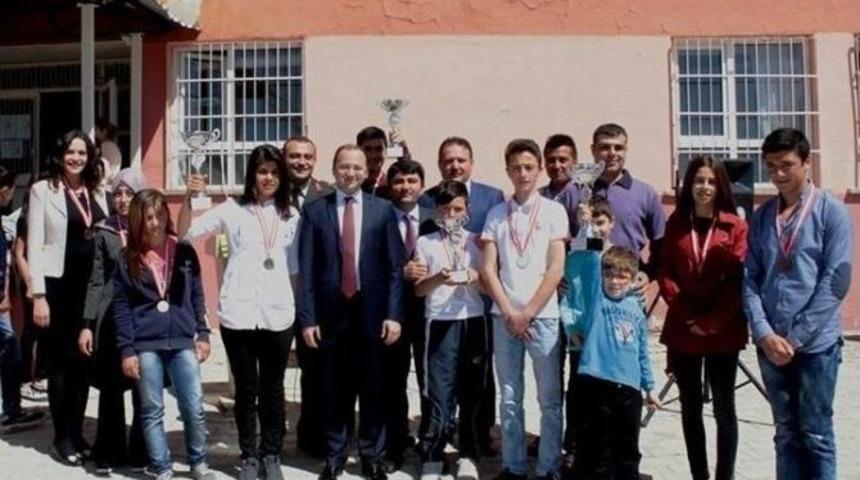 Masa Tenisi Turnuvası &Ouml;d&uuml;l T&ouml;reni