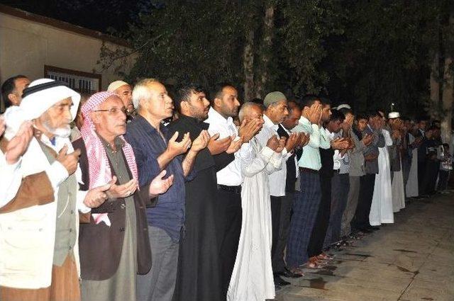 Akçakaleliler Halep İçin Sabah Namazında Duaya Durdu