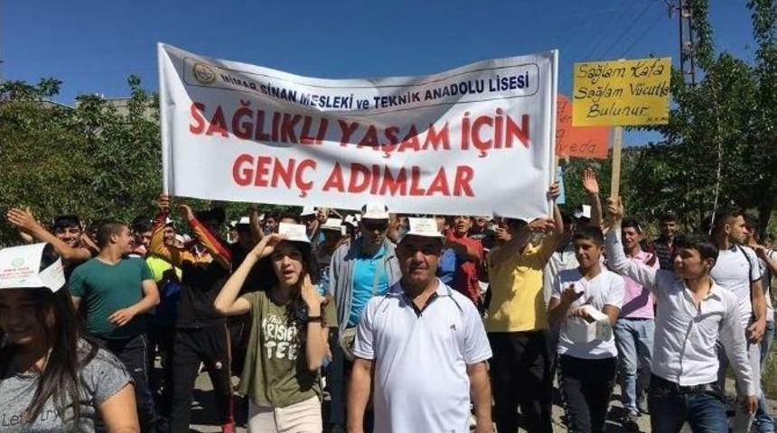 Liseli Gen&ccedil;ler Sağlık İ&ccedil;in Y&uuml;r&uuml;d&uuml;
